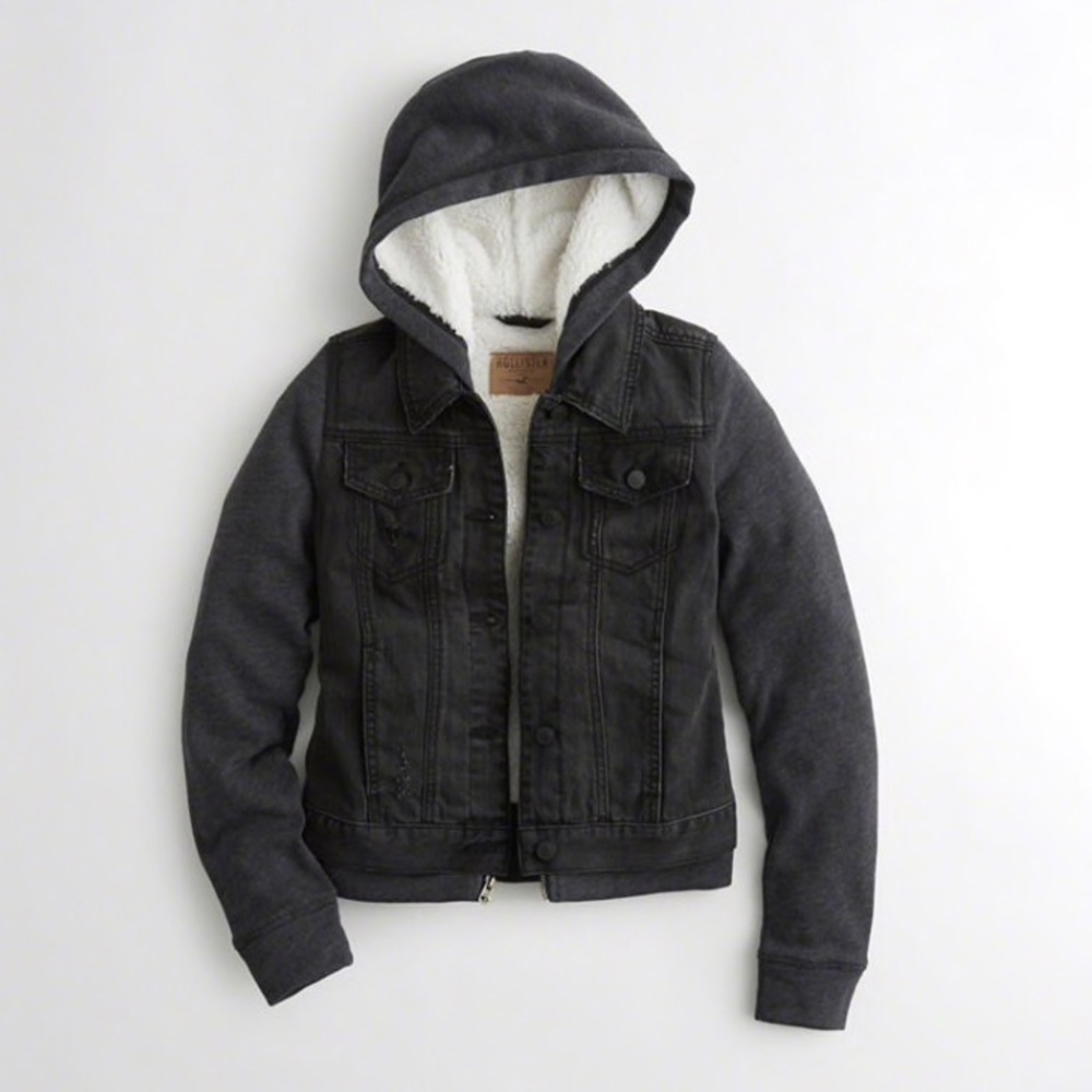 Black jean jacket - Hollister NEVER WORN-with tags